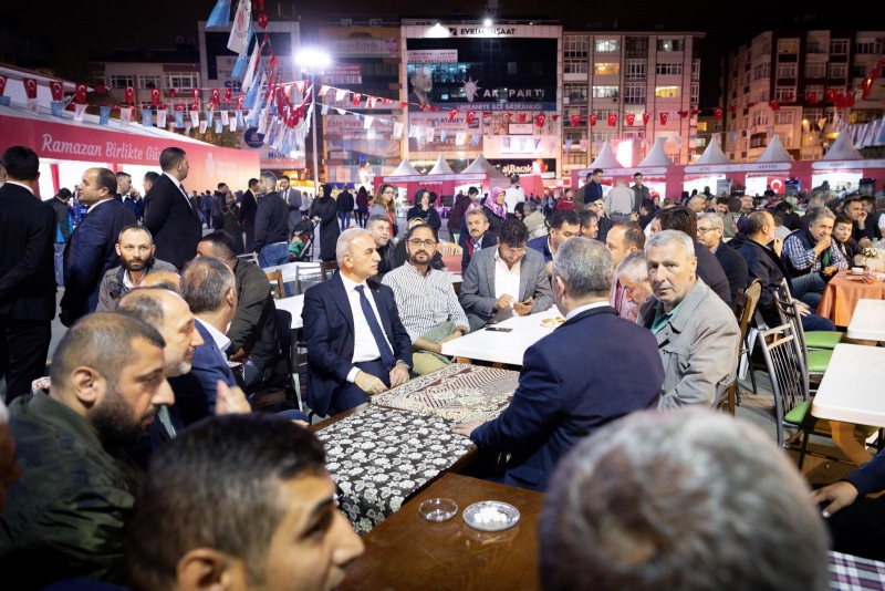 Başkan İsmet Yıldırım Ramazan Etkinlik Alanındaki Dernek Stantlarını Ziyaret Etti