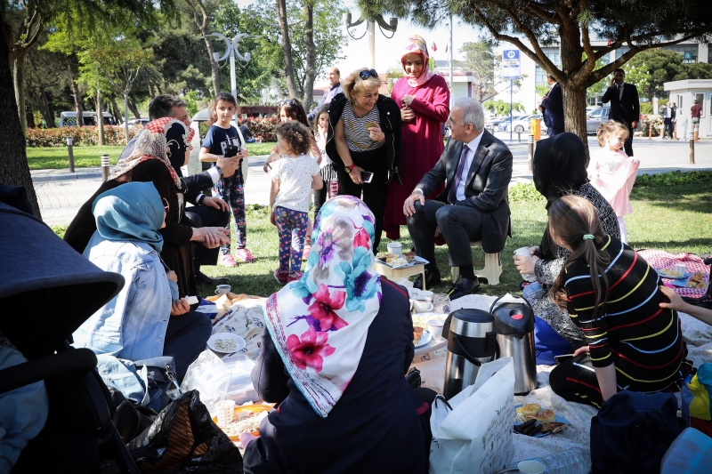  Başkan İsmet Yıldırım Ramazan Öncesi Piknik Yapan Aileleri Ziyaret Etti