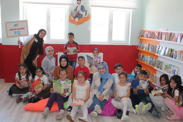 Sağlık Kulübü Öğrencilerinden Köy Okullarına Kütüphane Projesi