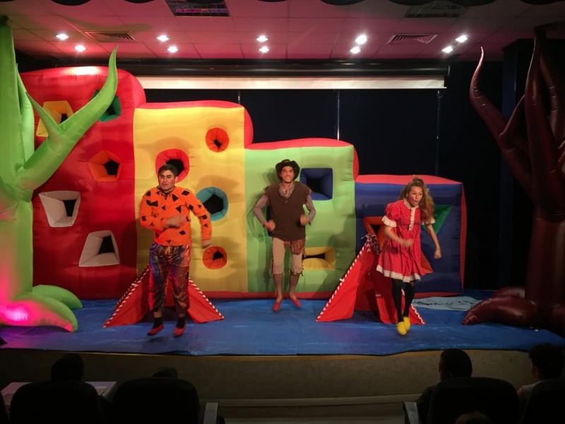 Ümraniye’de Çocuk Tiyatroları Perdelerini Açtı