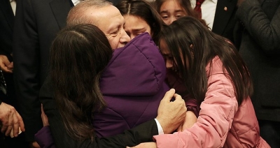 Cumhurbaşkanı Erdoğan, Konvoyunu Durduran Çocuklara Kayıtsız Kalmadı