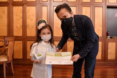6 Yaşındaki Zeynep, Kazandığı Ödülü SMA Hastalarına Bağışladı
