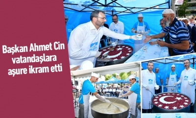 Başkan Ahmet Cin, vatandaşlara aşure ikram etti