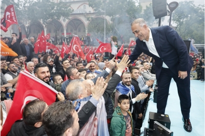 Sultangazi’de Cumhurbaşkanı Erdoğan’ın Zaferi Coşkuyla Kutlandı