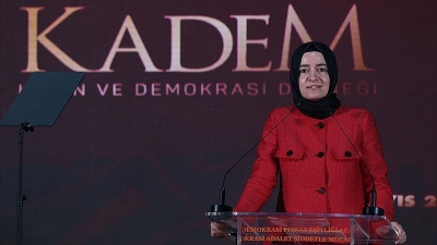 'Türk kadını bu ülkenin geleceğini kimselere vermemiştir'