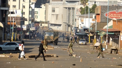 Zimbabve'de ordu sokağa indi